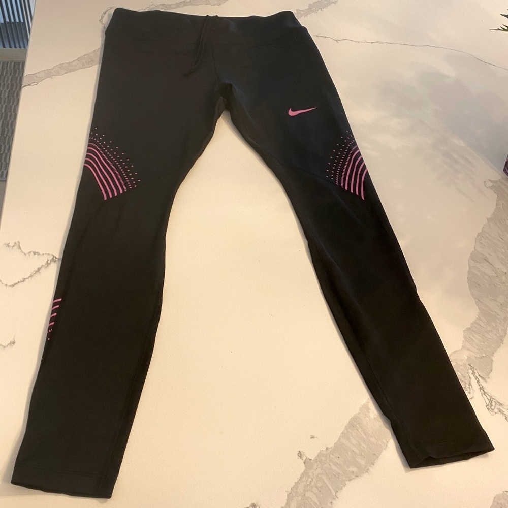 Nike Black and Pink Leggings NWOT ⚫️💕